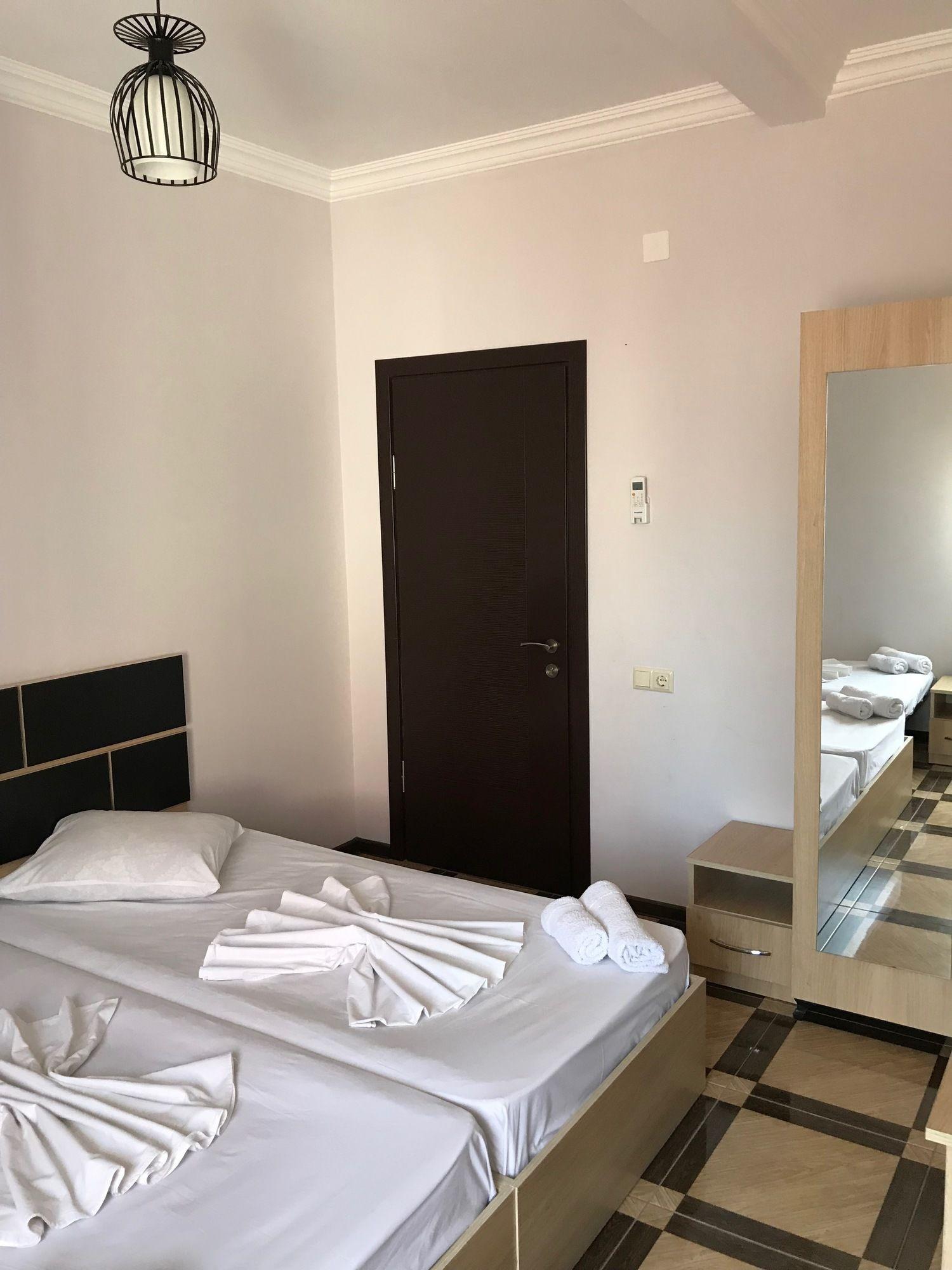 Holiday House Батуми Экстерьер фото