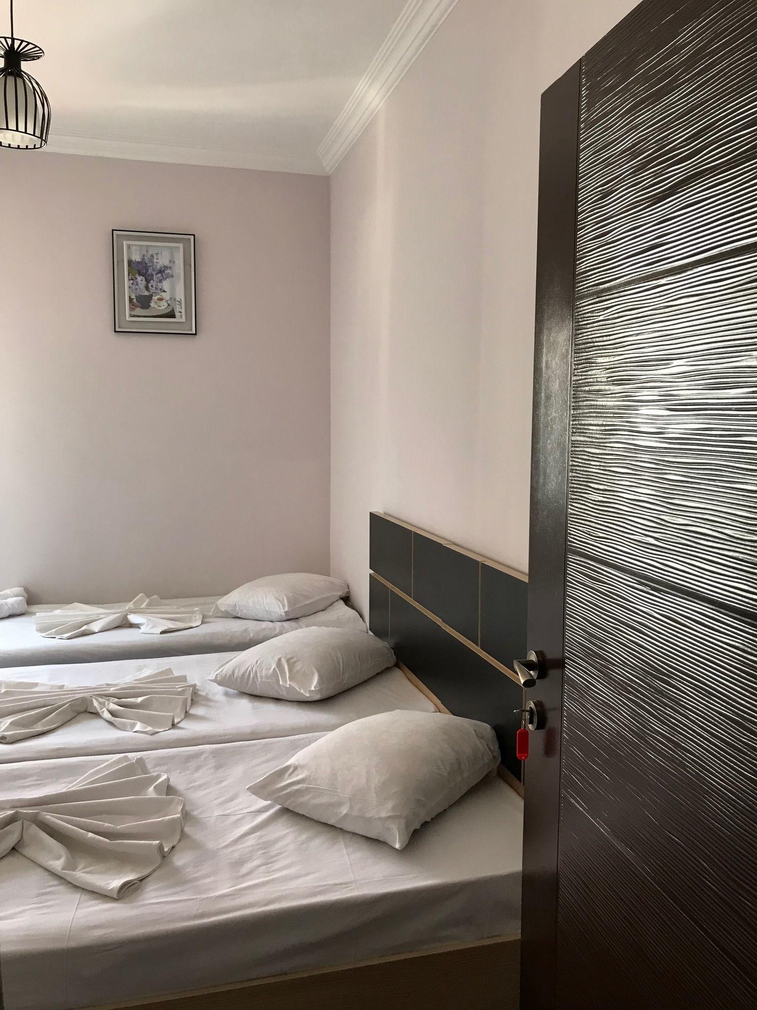 Holiday House Батуми Экстерьер фото