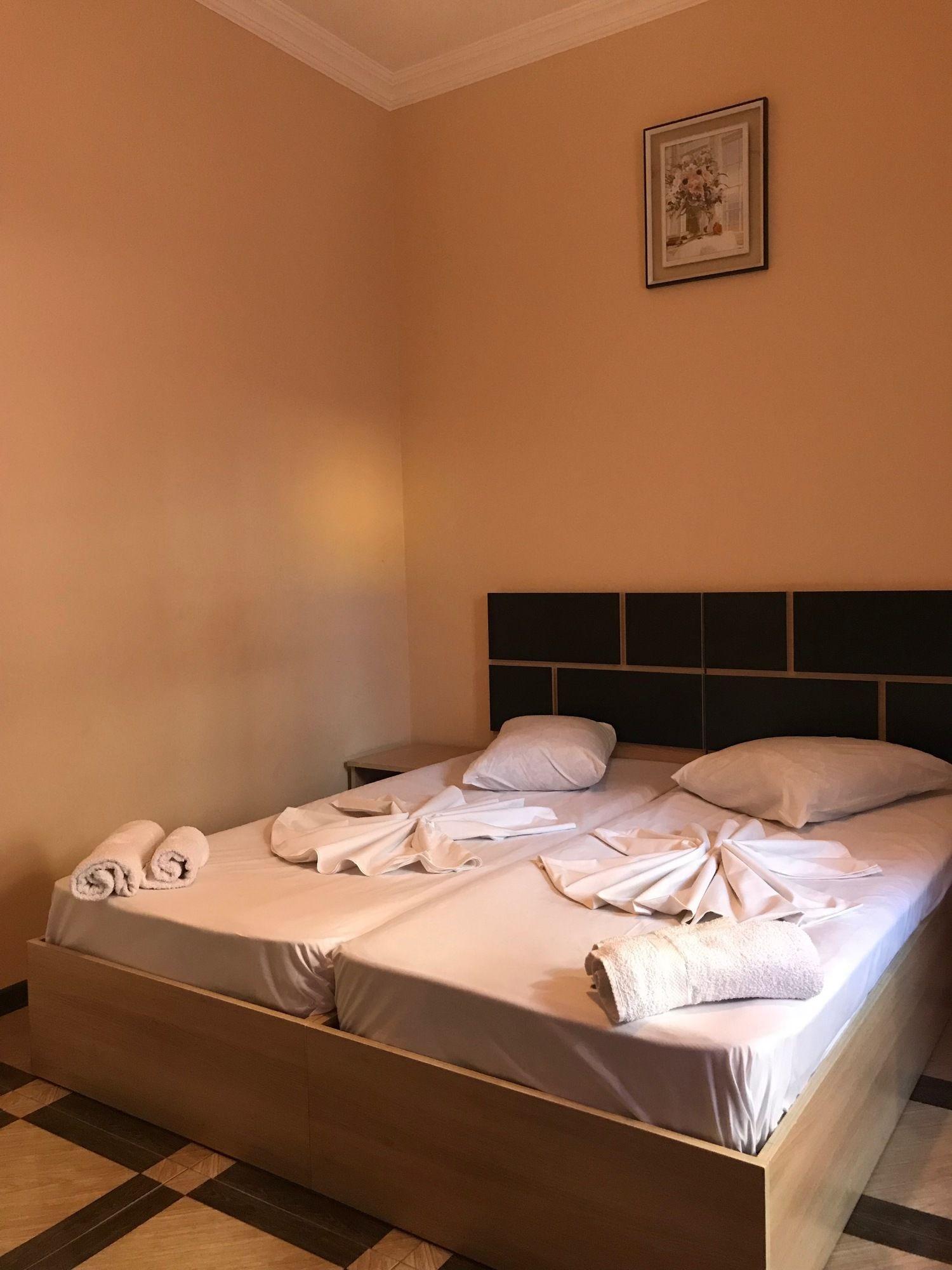 Holiday House Батуми Экстерьер фото